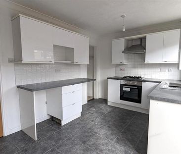 2 bedroom end of terrace house to rent - Photo 4