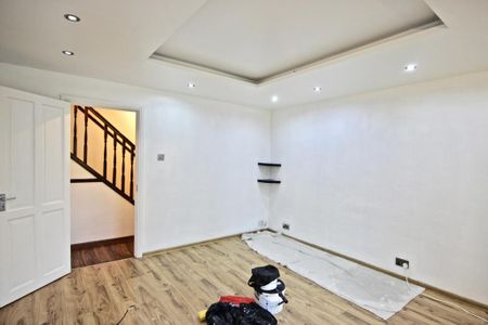4 bedroom terraced house to rent - Photo 3