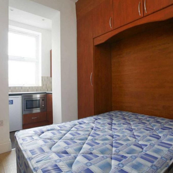 Studio to rent - Photo 1