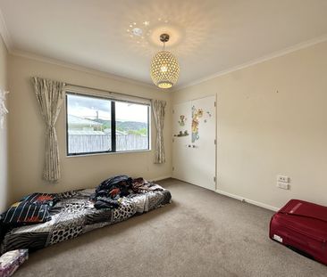 3-Bedroom Home in Lower Hutt! - Photo 3