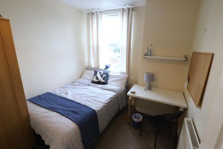 4 bedroom terraced house to rent - Photo 5