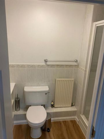 3 bedroom flat to rent - Photo 5