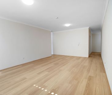 Renovated Two-Bedroom Apartment in Ideal Location - Photo 2