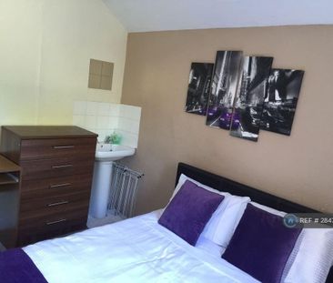 1 bedroom in a house share to rent - Photo 3