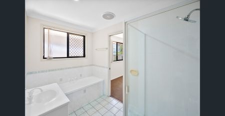 3 b/in bedroom lowset detached duplex with 2-way bathroom, air-conditioning, security screens PLUS Solar AND Walk to CBD! - Photo 4