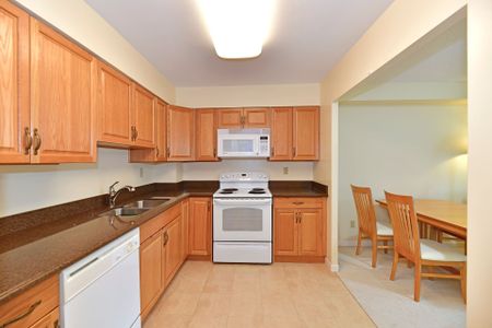 For Lease - 95 Prince Arthur Avenue Unit# 608, Toronto, Ontario - Photo 4