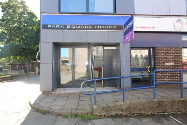 Park Square, Pudsey - Photo 1