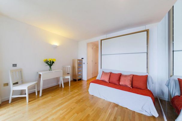 Studio to rent - Photo 1