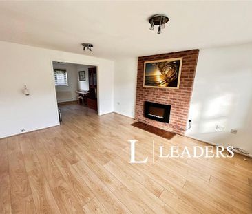 4 bedroom semi-detached house to rent - Photo 3