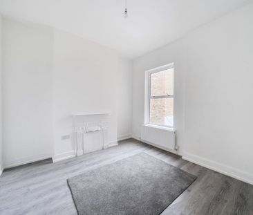 5 bedroom semi-detached house to rent - Photo 5