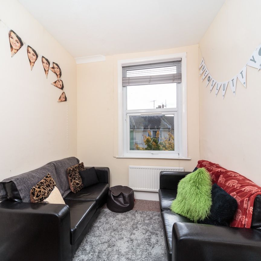 4 bedroom terraced house to rent - Photo 1