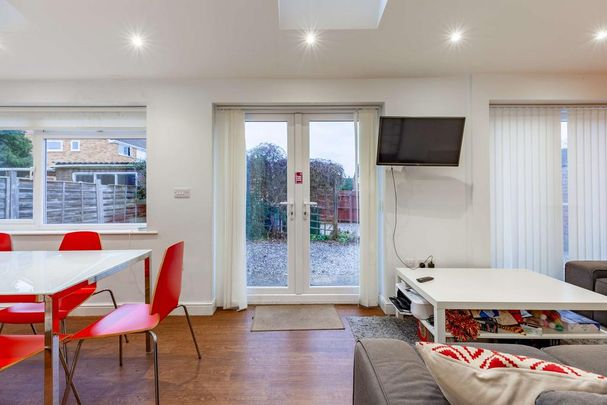 7 bedroom semi-detached house to rent - Photo 1