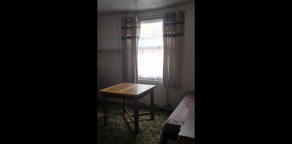 Room in a Shared House, Churchill Street, LE2 - Photo 2