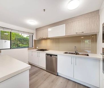 Redfern - Photo 2