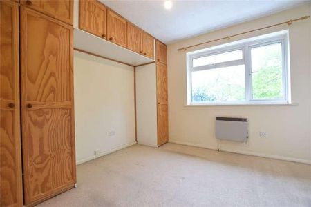 Statham Court, Bracknell, Berkshire, RG42 - Photo 2