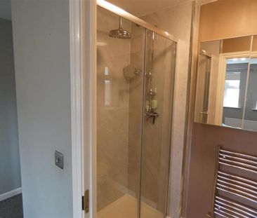 4 bedroom detached house to rent - Photo 2