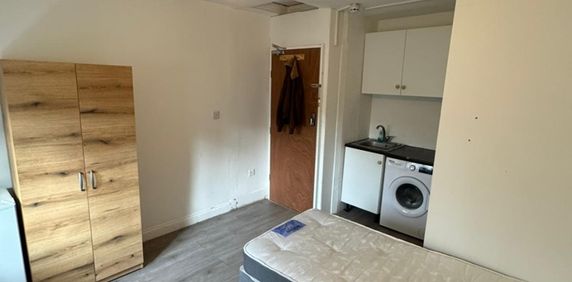 Studio Flat, Lyon Park Avenue, HA0 - Photo 2