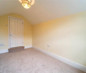 2 bedroom end of terrace house to rent - Photo 4