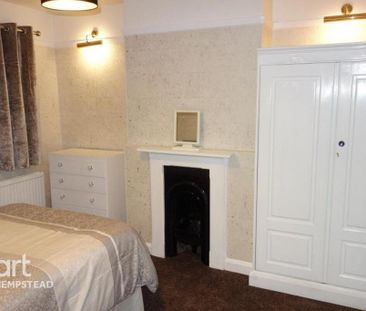 1 bedroom in a house share to rent - Photo 2