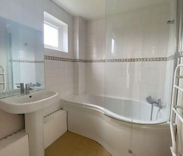 2 bedroom end of terrace house to rent - Photo 2