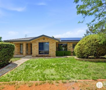 Spacious & Freshly Renovated - Photo 3