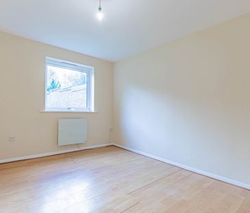 2 bed Flat for rent - Photo 4