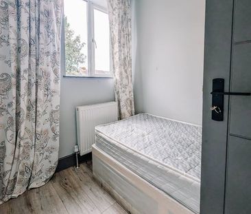 4 Bed Terraced House, Mitcham Road, CR0 - Photo 6