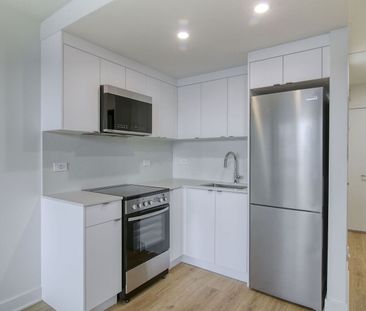 1975 Maisonneuve Blvd West, Montréal, QC - Photo 5