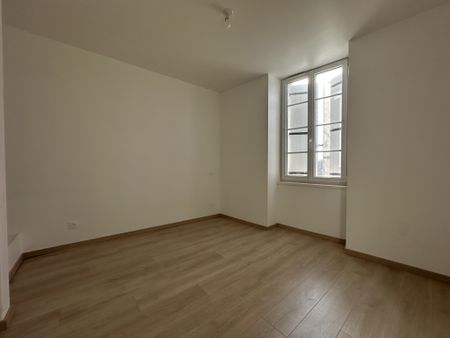 Location Appartement 4 pièces 60m² BARBEZIEUX ST HILAIRE 16300 - Photo 3