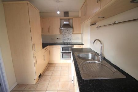 3 bedroom semi-detached house to rent - Photo 5