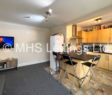 3 Bedroom Mid Terraced House for rent in Mayville Avenue - Photo 2