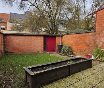 Gezellige rijwoning met 3 slaapkamers, 2 garageboxen en tuin gelege... - Photo 2