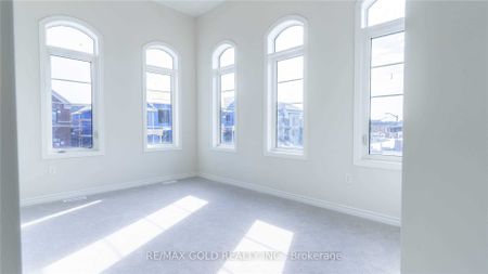 For Lease - 19 O'reilly Street, Whitby, Ontario - Photo 3