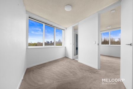 ENJOY THE BAYSIDE LIFESTYLE - UNFURNISHED - Photo 4