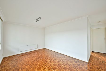 Register to Inspect: SPACIOUS APARTMENT WALKING DISTANCE TO LYGON ST! - Photo 4