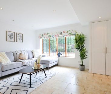 5 bed detached house to rent in Bookhurst Road, Cranleigh, GU6 - Photo 2