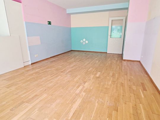 UNBEFRISTET, HOFRUHELAGE, 106 m2 Gewerbefläche mit 41 m2 Terrasse, 4 Zimmer, Küche, Sanitäranlagen, Parketten - Photo 1
