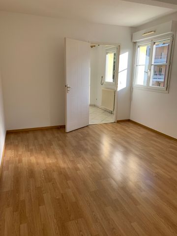 Location Appartement 3 pièces 82m² - Photo 3