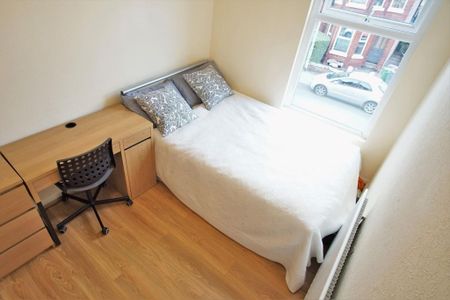 8 bedroom terraced house to rent - Photo 2