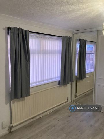 2 bedroom semi-detached house to rent - Photo 3