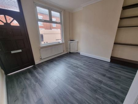3 bedroom terraced house to rent - Photo 2