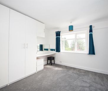 Barker Gate, Hucknall, Nottingham - Photo 5