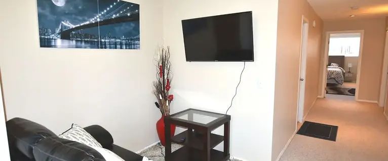 LUXURY 2 BEDROOM BASEMENT SUITE IN EVANSTON | Calgary - Photo 1