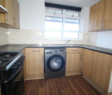 3 Bedroom Flat - Purpose Built To Let - Photo 3