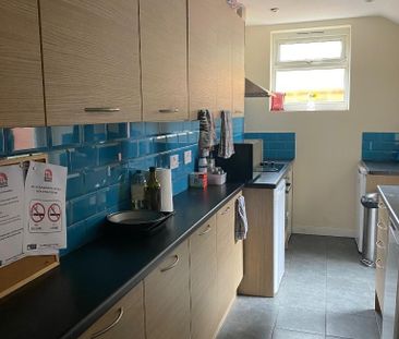 1 bedroom in a house share to rent - Photo 3