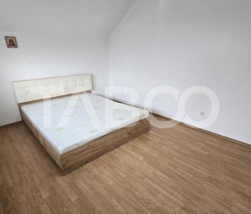 Casa de inchiriat 3 camere si 425mp curte libera in Sura Mare - Photo 1