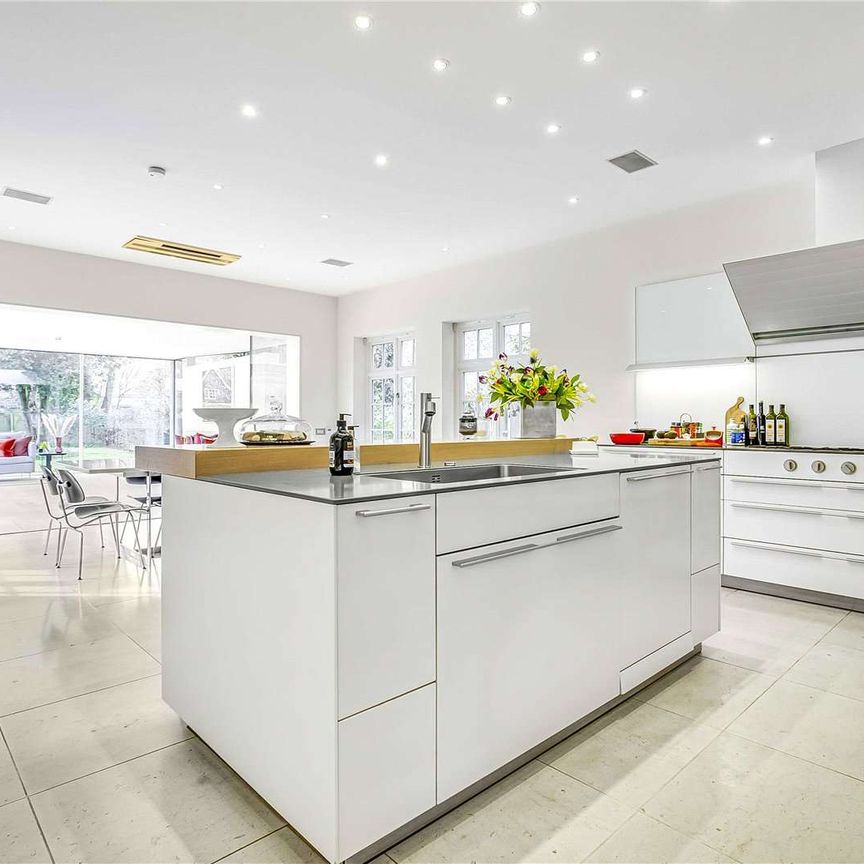 Longwood Drive, Putney, London, SW15 5DL - Photo 1