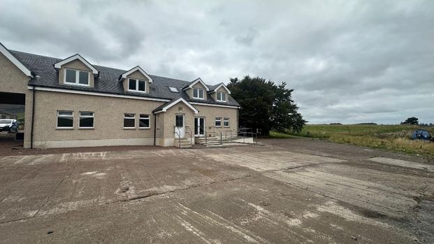 4 bedroom barn conversion to rent - Photo 1