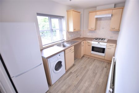2 bedroom Flat in Sabin Gates, Bracknell - Photo 3