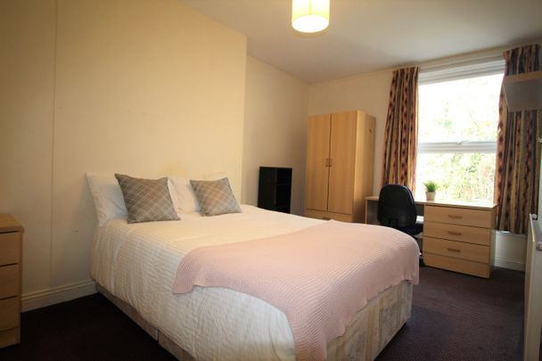 Flat 2, 25 Clarendon Place, LS2 9JY, Leeds - Photo 1